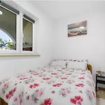 Sabina 2, Διαμέρισμα *
