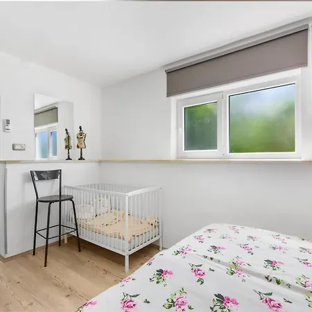Appartement Sabina 2, *