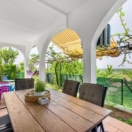 Apartman Sabina 2, *