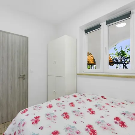 Sabina 2, Apartment *