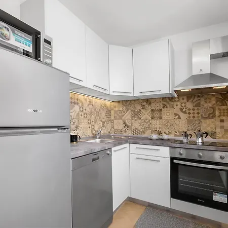 Sabina 2, Διαμέρισμα Πόρετς